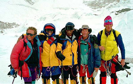 Восходители на Эверест: Башкиров, индонезийцы, Виноградский и Букреев