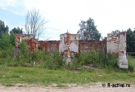 Развалины в усадьбе Баташева. (Руины трапезной?)