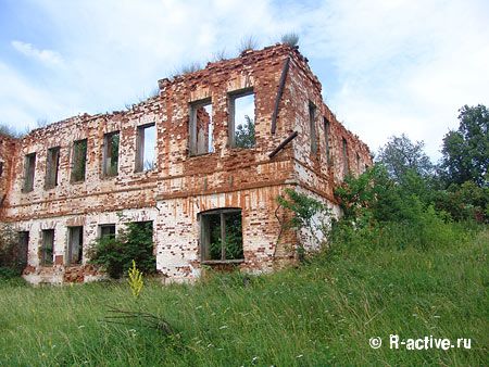 Руины усадьбы Баташева